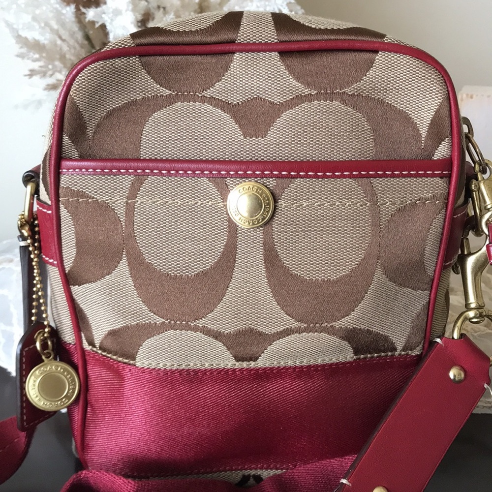 Coach Vintage Signature Swingback Crossbody Purse, Y2K 2006, 10128 - Picture 14 of 16